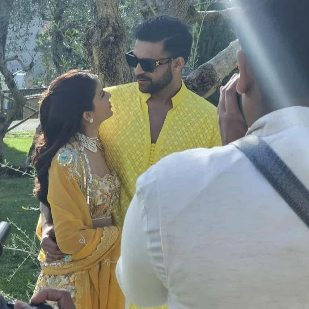 మరికొన్ని గంటల్లో హీరో వరుణ్ తేజ్, హీరోయిన్ లావణ్య త్రిపాఠి వివాహం జరగబోతున్న సంగతి తెలిసిందే. ఇప్పటికే వీరిద్దరి పెళ్లి వేడుకలు ఇటలీలో ప్రారంభమయ్యాయి. సోమవారం కాక్ టైల్ పార్టీలో టాలీవుడ్ సినీ ప్రముఖులు పాల్గొన్నారు.