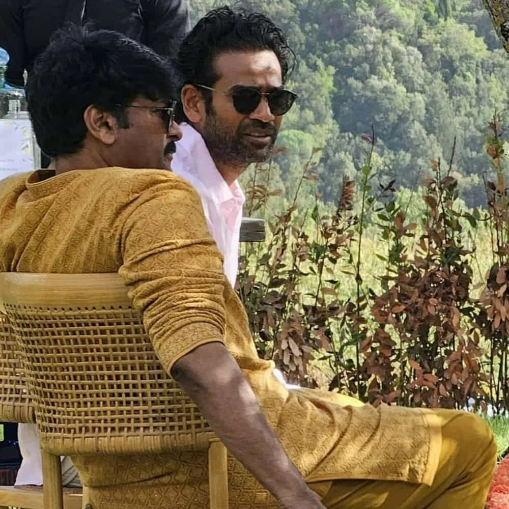 ప్రస్తుతం ఈ వేడుకకు సంబంధించిన ఫోటోస్ వైరలవుతున్నాయి. అందులో మెగాస్టార్ చిరంజీవి తన సతీమణి సురేఖతో కలిసి వీరిద్దరు వీరిద్దరూ కూడా పసుపు వర్ణంలోనే దుస్తులను ధరించారు.