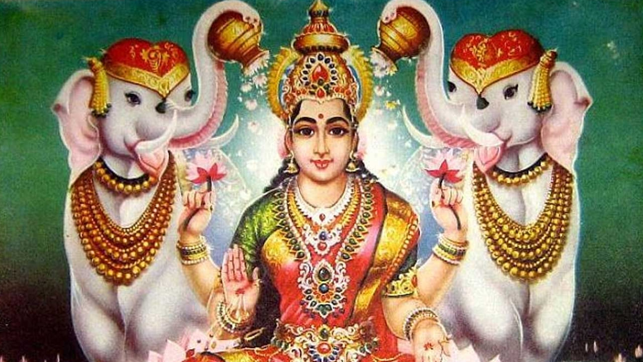 ఆదాయ మార్గాలు పెంచుకునే విధానం: రోజూ రావి చెట్టుకు పూజ చేయండి. నీరు సమర్పించి.. మిఠాయిని నైవేద్యంగా సమర్పించండి.  అనంతరం రావి చెట్టు చుట్టూ మూడుసార్లు ప్రదక్షిణ చేయండి. అనంతరం  ఉద్యోగం, వ్యాపారంలో అభివృద్ధి కోసం ప్రార్థించండి.  ఇలా చేయడం వల్ల ఉద్యోగం, డబ్బు సంబంధిత సమస్యలు తొలగిపోయి ఆదయ మార్గాలు లభిస్తాయని విశ్వాసం. 