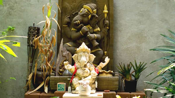 Vastu Tips: ఇంటి ప్రధాన ద్వారం వద్ద గణపతి విగ్రహాన్ని ప్రతిష్టిస్తున్నారా.. వాస్తు నియమాలు మీకోసం