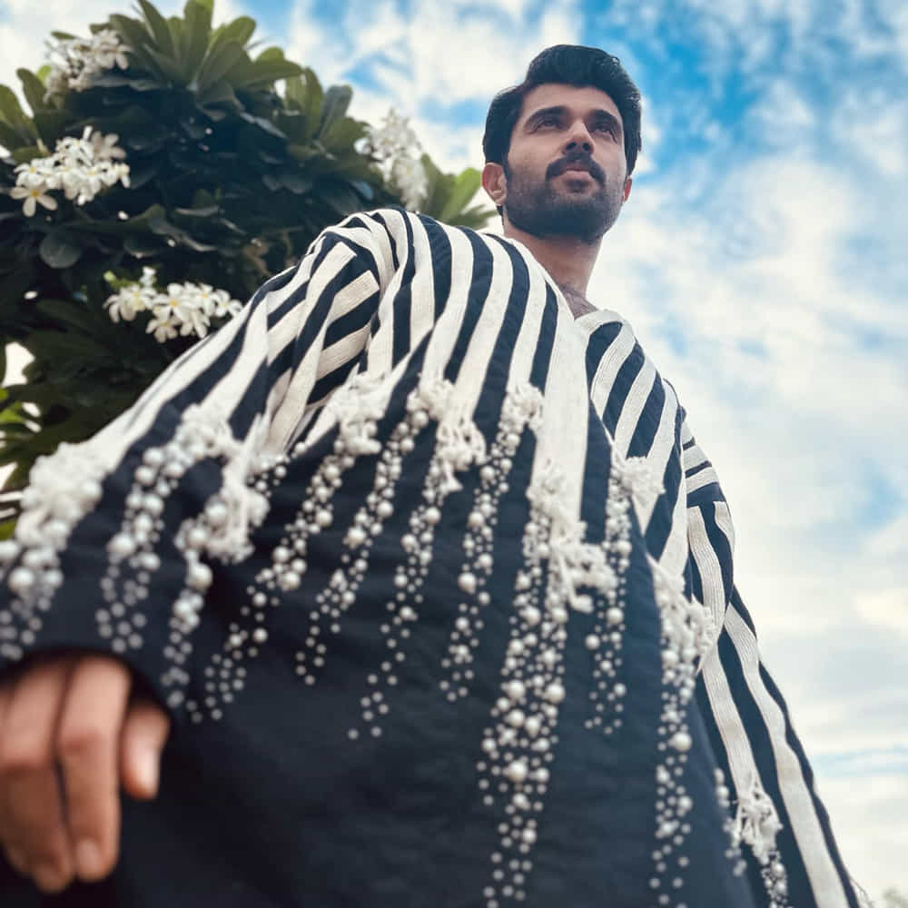 సెన్సేషనల్ స్టార్ విజయ్ దేవరకొండ హీరోగా తెరకెక్కుతున్న లేటెస్ట్ మూవీ ఫ్యామిలీ స్టార్. గత చిత్రాలతో పోలిస్తే ఈ సినిమా సక్సెస్ విషయంలో విజయ్తో పాటు అభిమానులు కూడా ఫుల్ కాన్పిడెంట్గా ఉన్నారు. అంతేకాదు తమ కాన్ఫిడెన్స్కు కారణమేంటన్నది కూడా ఇంట్రస్టింగ్ ఫార్ములాతో ఎక్స్ప్లయిన్ చేస్తున్నారు.