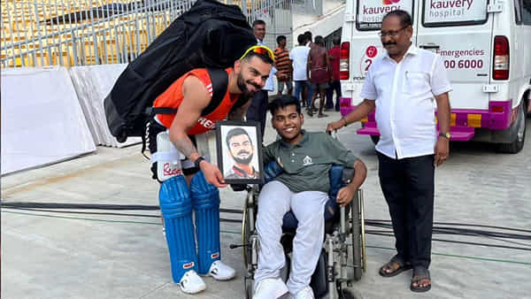 Virat Kohli: అందుకే కోహ్లీ భయ్యా నువ్వంటే మాకిష్టం.. దివ్యాంగుడి దగ్గరకు వెళ్లి మరీ ఫొటోలు దిగిన విరాట్