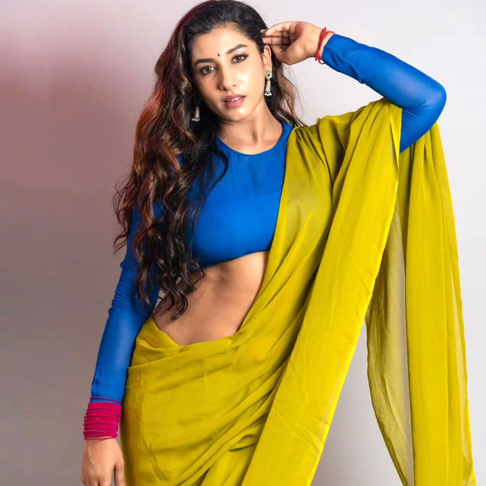 మెంటల్ హెల్త్ ఖరాబ్, కెరీర్ ఖరాబ్, ఫిజికల్ హెల్త్ ఖరాబ్, రిలేషన్స్ ఖరాబ్, షెడ్యూల్స్ ఖరాబ్ అయినా కూడా  చిల్ అవుతూనే ఉంటున్నాను అని  వీడియో షేర్ చేసింది విష్ణుప్రియ. 