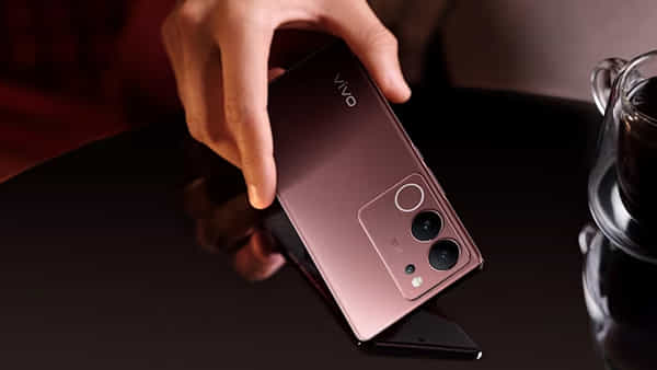 Vivo v29: భారత మార్కెట్లోకి వివో ప్రీమియం స్మార్ట్ ఫోన్.. ఫీచర్స్ తెలిస్తే స్టన్ అవ్వాల్సిందే..