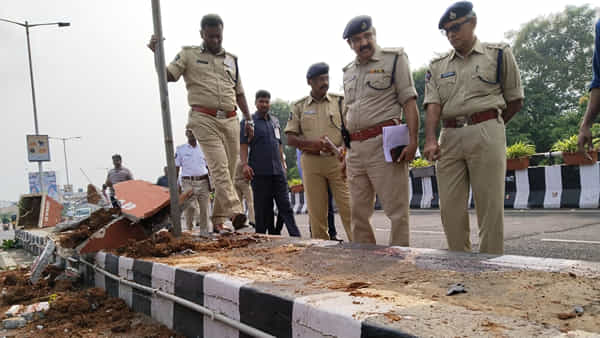 AP News: అమ్మో ఫ్లై ఓవర్.. ఆ మలుపు సరాసరి యమలోకానికి ప్రధాన రహదారే.!