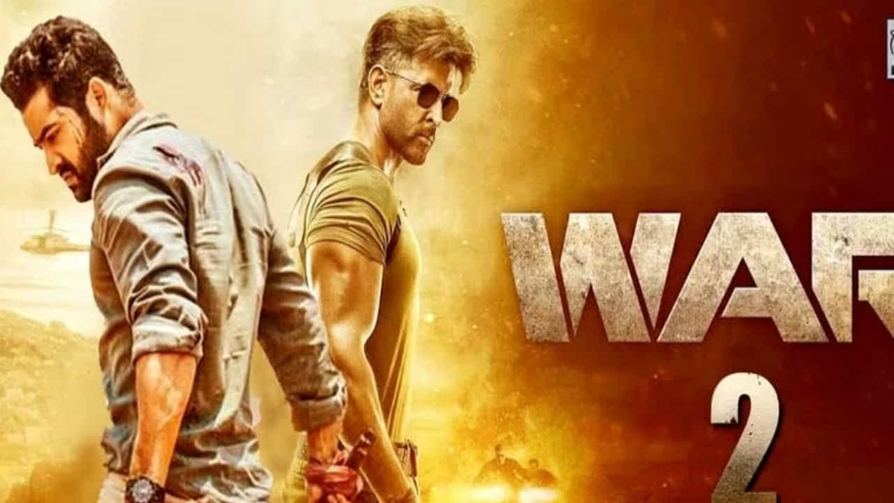 యాక్షన్ సీన్స్ విషయంలో హీరో రియల్గా పార్టిసిపేట్ చేస్తారనుకుంటున్న అభిమానులకు ఈ ఫోటోస్ షాక్ ఇచ్చాయి. మెయిన్ యాక్షన్ సీన్స్ అన్ని ఇలా డూప్స్తోనే కానిచ్చేస్తే ఇక హీరోలు చేసేది ఏంటి అన్న విమర్శలు వినిపిస్తున్నాయి. ఇక హీరోల అభిమానులైతే ఈ ఫోటోలు లీక్ చేయటం అవసరమా అంటూ యూనిట్ సభ్యుల మీద మండి పడుతున్నారు. మరి డ్యామేజ్ను వార్ 2 టీమ్ ఎలా కవర్ చేస్తుందో చూడాలి.
