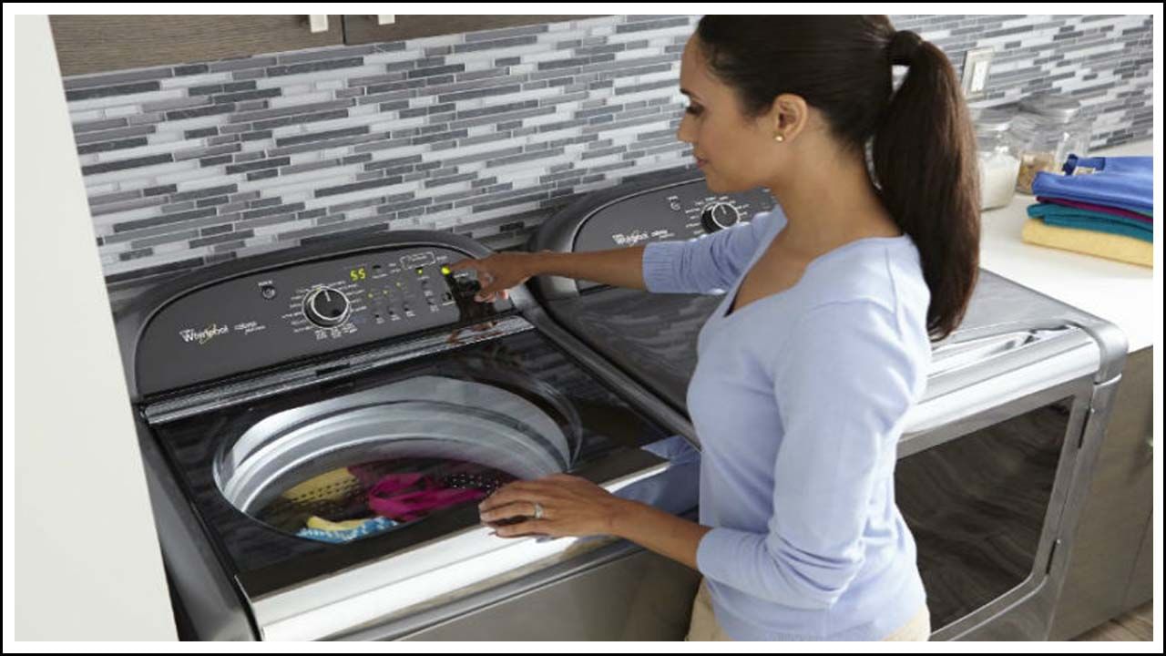 కానీ, ఇది ఎందుకు అని మీరు ఆశ్చర్యపోవచ్చు. ఇలా చేయడం వల్ల వాషింగ్ మెషీన్ లోపల ఉండే గాలి బయటకు పోతుంది. అలాగే ఇందులో బ్యాక్టీరియా ఉంటే ఒకరమైన పులుపు దనంలా వాసన వస్తుంటుంది.