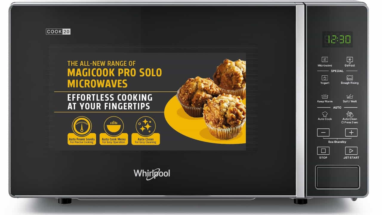 Whirlpool 20 L Solo Microwave Oven: ఈ మైక్రోవేవ్ ఓవెన్ అసలు ధర రూ. 8,755 కాగా 28 శాతం డిస్కౌంట్లో భాగంగా రూ. 6,290కి సొంతం చేసుకోవచ్చు. 20 లీటర్ల కెపాసిటీ కలిగిన ఈ ఓవెన్లో రీ హీటింగ్, డీఫారెస్టింగ్, కుకింగ్, టచ్ కంట్రోల్ వంటి ఫీచర్స్ను అందించారు. ఈఎమ్ఐ ఆప్షన్ ద్వారా కొనుగోలు చేస్తే అదనంగా డిస్కౌంట్ లభిస్తుంది.