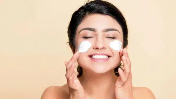 Winter Skin Care: చలి కాలంలో స్కిన్ డ్రైగా మారుతుందా.. చర్మాన్ని ఇలా మెరిపించేయండిలా!