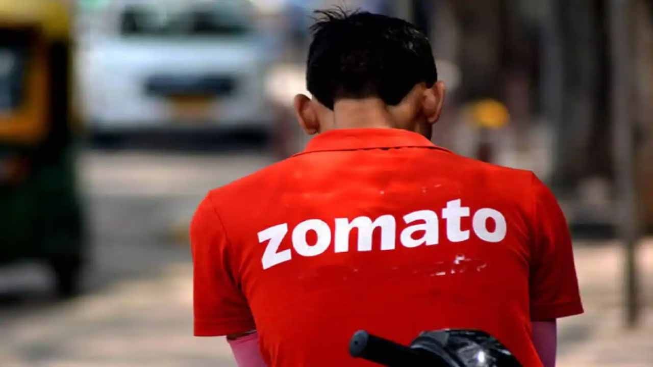 IRCTC - Zomato: ఇక రైల్లోనూ జొమాటో ఫుడ్‌ డెలివరీ.. తొలుత ఆ ఐదు రైల్వే స్టేషన్లలో మాత్రమే!