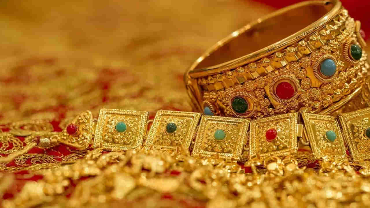 Gold Price Today: స్థిరంగా కొనసాగుతున్న పసిడి ధరలు.. హైదరాబాద్‎లో తులం బంగారం ఎంతంటే..