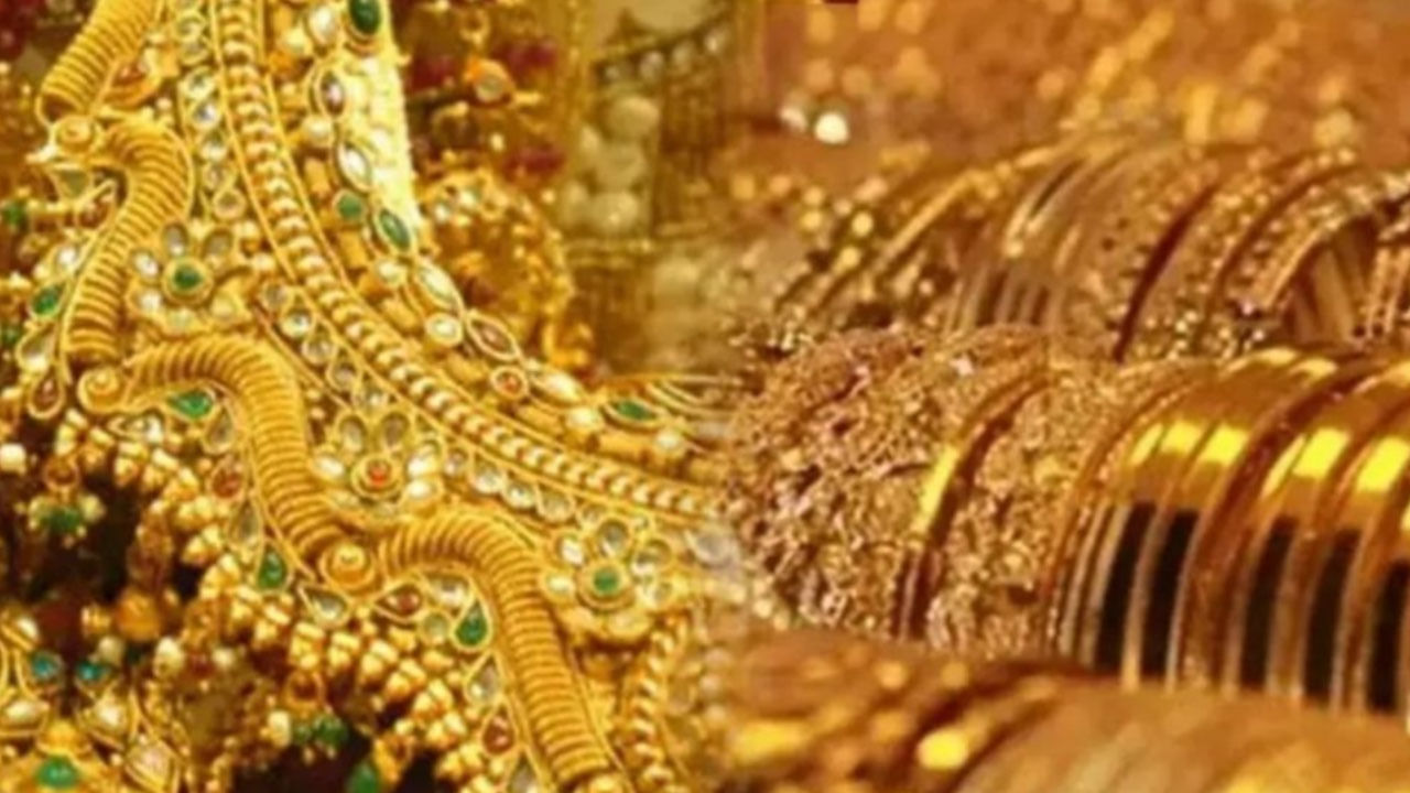 Gold Price: పండుగ వేళ పెరిగిన బంగారం, వెండి ధరలు.. హైదరాబాద్‎లో తులం ధర ఎంతంటే..