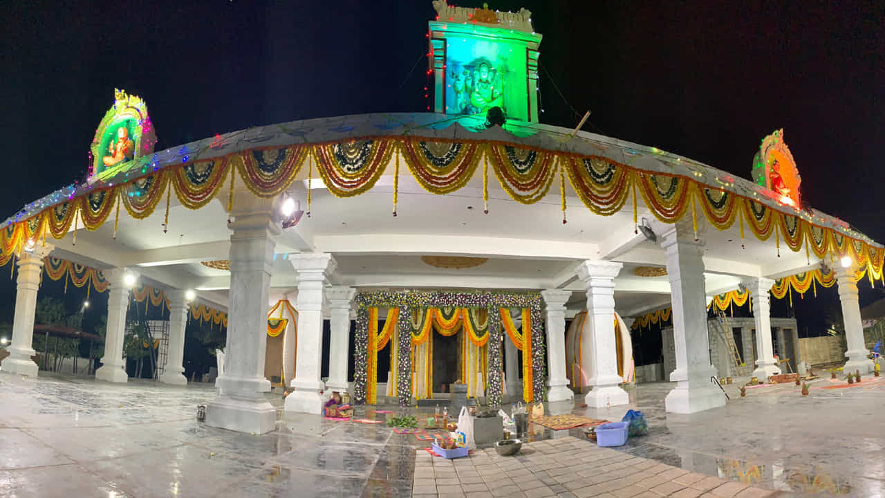 సాంకేతికతను ఆధ్యాత్మికతతో విలీనం చేయడం, కాలాన్ని మించిన పవిత్రమైన స్థలాన్ని ఏర్పరచడం కోసం ఎంతో కృషి చేశామని' తెలిపారు. చీఫ్ ఆపరేటింగ్ ఆఫీసర్ అమిత్ ఘూలే మాట్లాడుతూ “ఇది భారతదేశంలోనే కాకుండా ప్రపంచంలోనే మొట్టమొదటి 3డి ఆలయం.