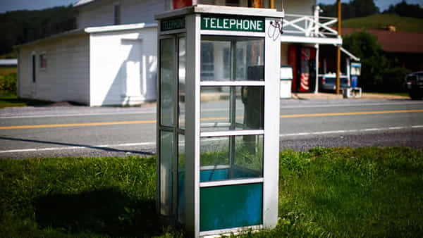 Americas quietest town: ఆ నగరంలో స్మార్ట్ ఫోన్, ఎలక్ట్రానిక్ వస్తువులు వాడితే జైలుకే..! రీజన్ ఏమిటో తెలిస్తే షాక్..