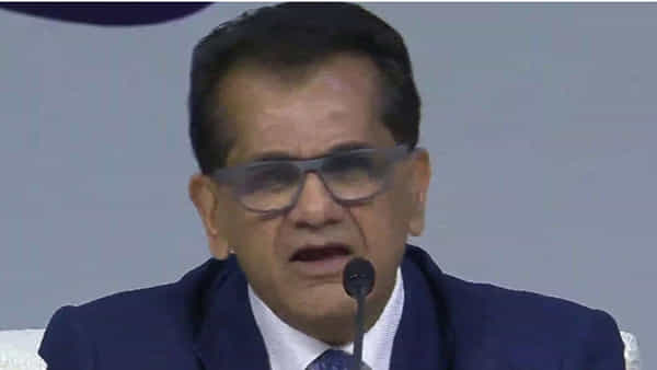 Amitabh Kant: దేశంలో విక్రయించే ప్రతి మొబైల్ హ్యాండ్సెట్ భారతలోనే తయారీః అమితాబ్ కాంత్
