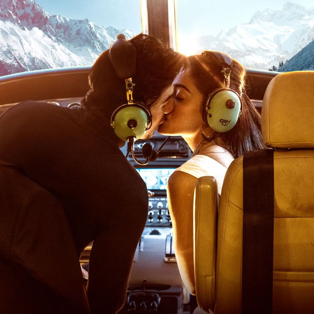 యానిమల్‌ ట్రైలర్‌: రణబీర్‌ కపూర్ లీడ్ రోల్‌లో తెరకెక్కుతున్న లేటెస్ట్ మూవీ యానిమల్‌. అర్జున్‌ రెడ్డి ఫేం సందీప్ రెడ్డి వంగా దర్శకత్వంలో తెరకెక్కుతున్న ఈ సినిమా డిసెంబర్‌ 1న ప్రేక్షకుల ముందుకు రానుంది. ప్రమోషన్‌లో భాగంగా గురువారం ట్రైలర్‌ రిలీజ్ చేసింది చిత్రయూనిట్‌. ఈ సినిమాలో రణబీర్‌కు జోడిగా రష్మిక మందన్న నటిస్తున్నారు.