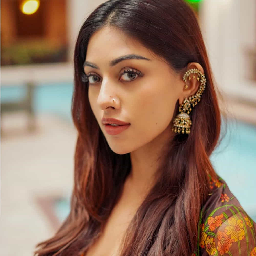 టాలీవుడ్ లో యంగ్ హీరోలందరి సరసన ఛాన్స్ కు అందుకుంది ఈ ముద్దుగుమ్మ. పవర్ స్టార్ పవన్ కళ్యాణ్ నటించిన అజ్ఞాతవాసి సినిమాలో కూడా నటించింది కానీ ఈ సినిమా ఫ్లాప్ అయ్యింది.