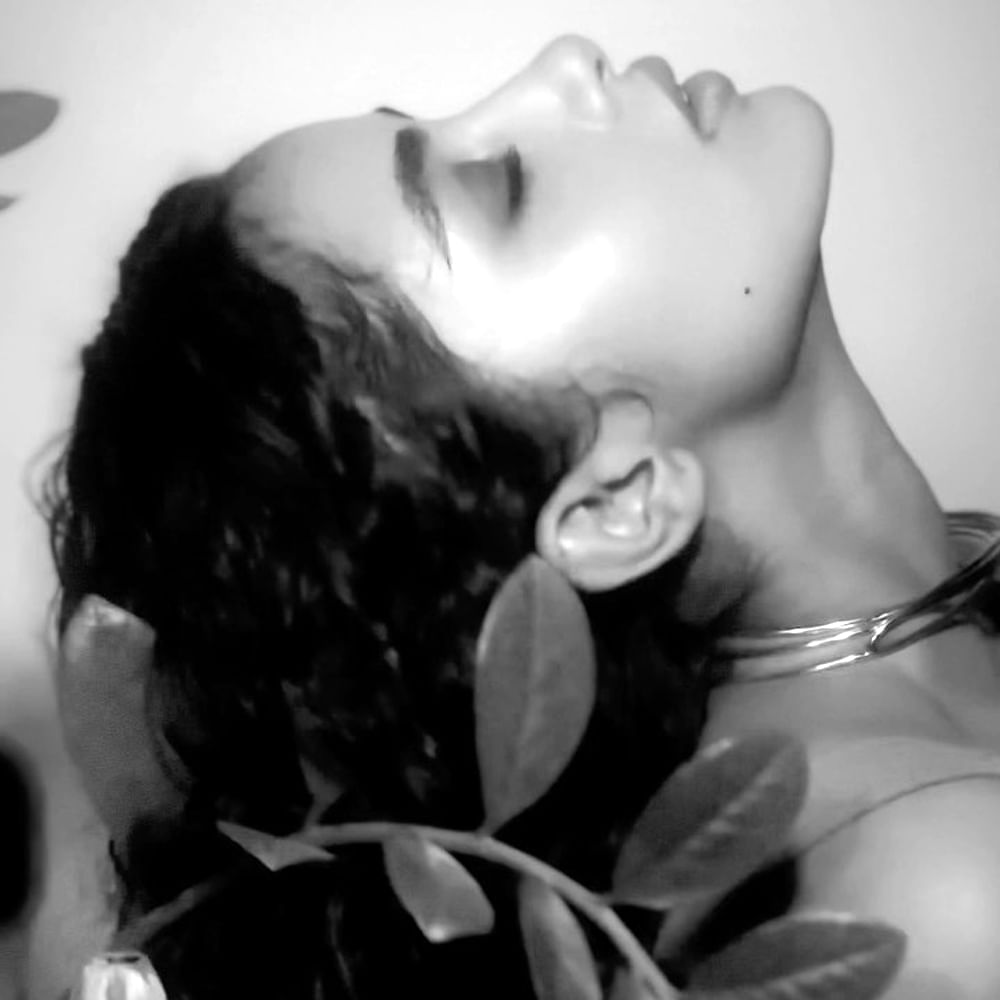 రెమ్యునరేషన్ కారణంగా రంగస్థలం లాంటి అద్భుతమైన సినిమాలు కాదనుకోవడంతో ఇప్పటికీ కోలుకోలేకపోతుంది అనుపమ పరమేశ్వరన్. ఈ కేరళ కుట్టి చేతుల్లో ఇప్పుడు సినిమాలు తక్కువగానే ఉన్నా.. మంచి ప్రాజెక్ట్స్ ఉన్నాయి. వాటిపైనే ప్రస్తుతం అనుపమ ఆశలన్నీ ఉన్నాయి.