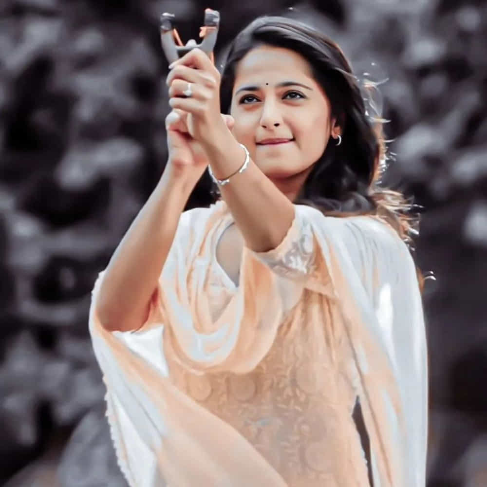 ఒకప్పట్లా వరసగా సినిమాలు చేయడానికి అనుష్క ఎందుకు ఇంట్రెస్ట్ చూపించట్లేదు..? ఈమె తర్వాతి ప్రాజెక్ట్ ఏమై ఉండొచ్చు..? ఆ డీటైల్స్ అన్నీ ఈ స్టోరీలో చూద్దాం.నవంబర్ 7న అనుష్క శెట్టి పుట్టిన రోజు సందర్బంగా సోషల్ మీడియా అంతా షేక్ అయిపోతుంది..