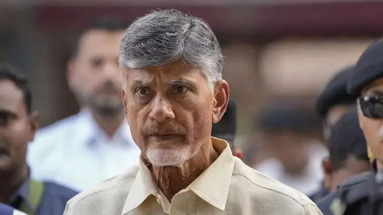 Chandrababu: చంద్రబాబుపై మరో కేసు.. ఉచిత ఇసుక పేరుతో భారీ కుంభకోణానికి పాల్పడినట్లు ఫిర్యాదు