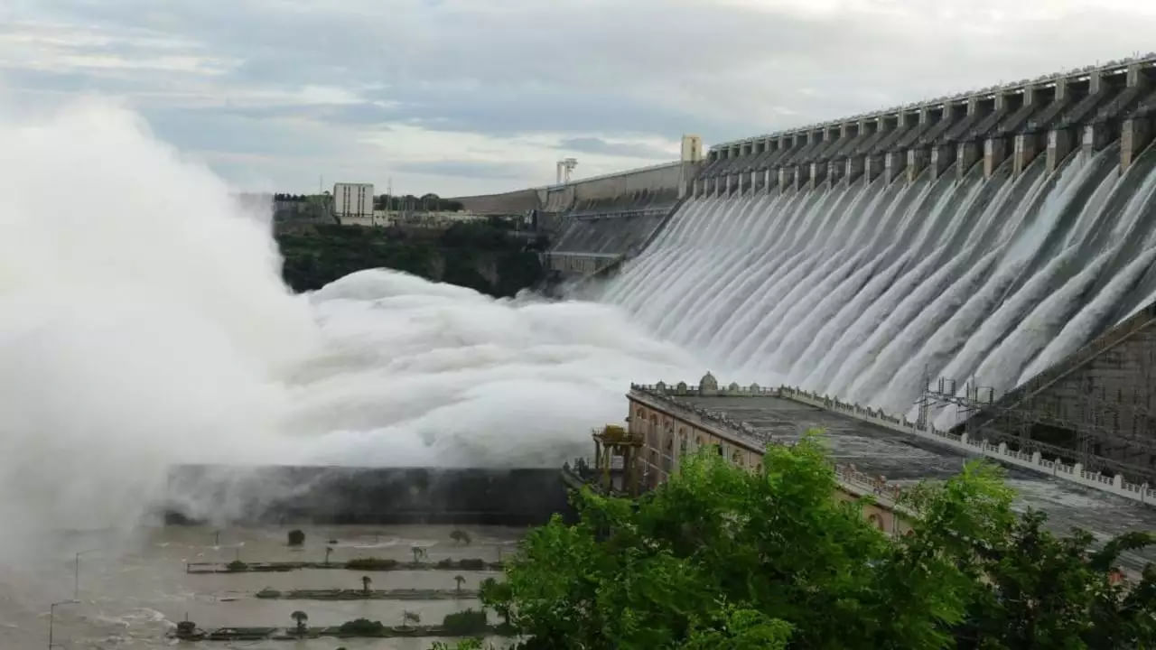 Nagarjuna Sagar: ఆగని నీటి గలాట.. సాగర్ డ్యాం వద్ద భారీగా ఇరు రాష్ట్రాల పోలీసులు