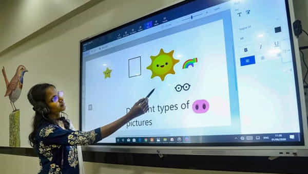 Andhra Pradesh Schools: చాక్పీస్, బ్లాక్ బోర్డుకు గుడ్బై.. సర్కార్ బడుల్లోనూ డిజిటల్ బోధన విధానం!