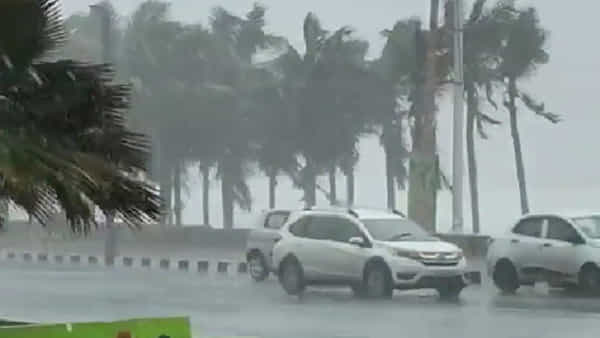 AP Weather: వాయుగుండం ఎఫెక్ట్.. ఏపీలో రెండు రోజుల పాటు భారీ వర్షాలు.. ఆజిల్లాల్లోనే