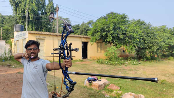 Andhra Pradesh: అర్జునుడు కావాలనుకున్నాడు... ద్రోణాచార్యుడయ్యాడు...విల్లు పట్టాడంటే గురి తప్పదు