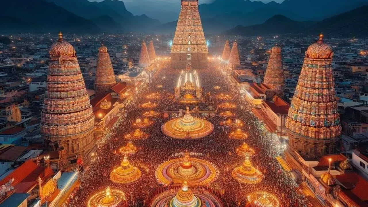ఈ సందర్భంగా ఆయన అనేకత్వంలోని ఏకత్వాన్ని వివరించారు. అనంతరం అరుణాచలేశ్వర ఆలయం లోపలి ప్రాకారం చుట్టూ తిరుగుతూ నిన్నములైయమ్మన్తోపాటు అన్ని సన్నిధానాల్లో పారాణి దీపం వెలిగించారు.