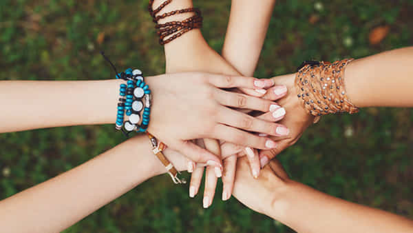 Astro Tips: ఈ 4 రాశులకు చెందిన వ్యక్తుల స్నేహం గొప్ప వరం.. కుటుంబ సభ్యుల్లా చూసుకుంటారు