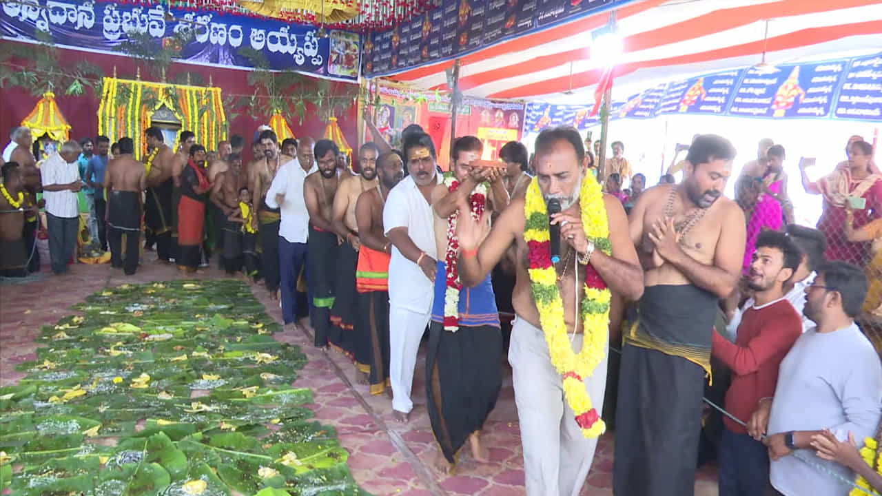 మాల ధారణం చేసి నియమాల తోరణం పాటిస్తూ ఏటా అయ్యప్ప స్వాములు ఎంతో నియమనిష్టలతో చేస్తున్న ఈ పొర్లు మహోత్సవం భక్తులను విశేషంగా ఆకట్టుకుంటోంది.