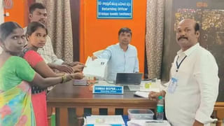 Telangana: అంబులెన్సులో వచ్చి నామినేషన్‌.. దుబ్బాక అభ్యర్థి కొత్త ప్రభాకర్‌ రెడ్డి..