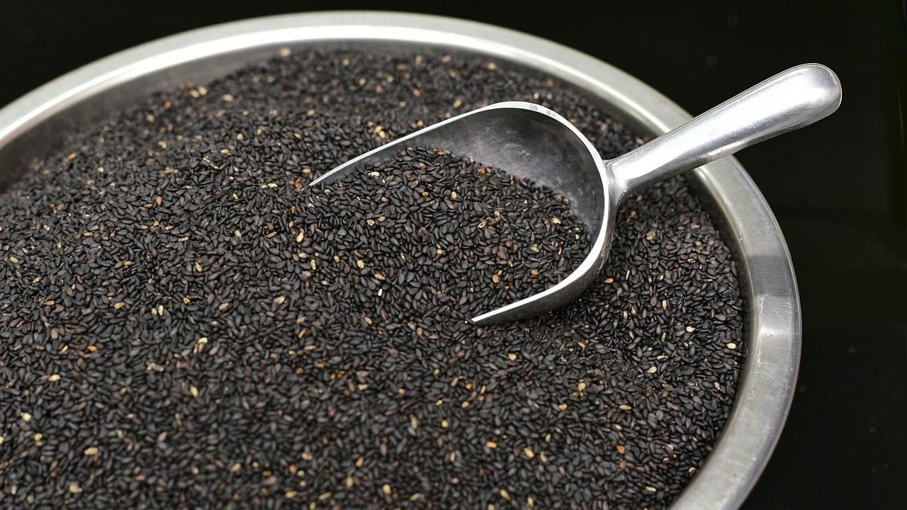 Black Sesame Seeds benefits: నల్ల నువ్వులు రోజూ తింటే.. ఆ సమస్యలన్నింటికీ చెక్ పెట్టవచ్చు!