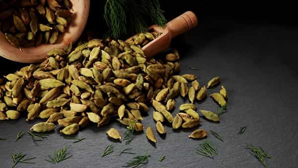 Cardamom health benefits: రోజూ రెండు యాలకులు తినండి.. డాక్టర్ కి దూరంగా ఉండండి!