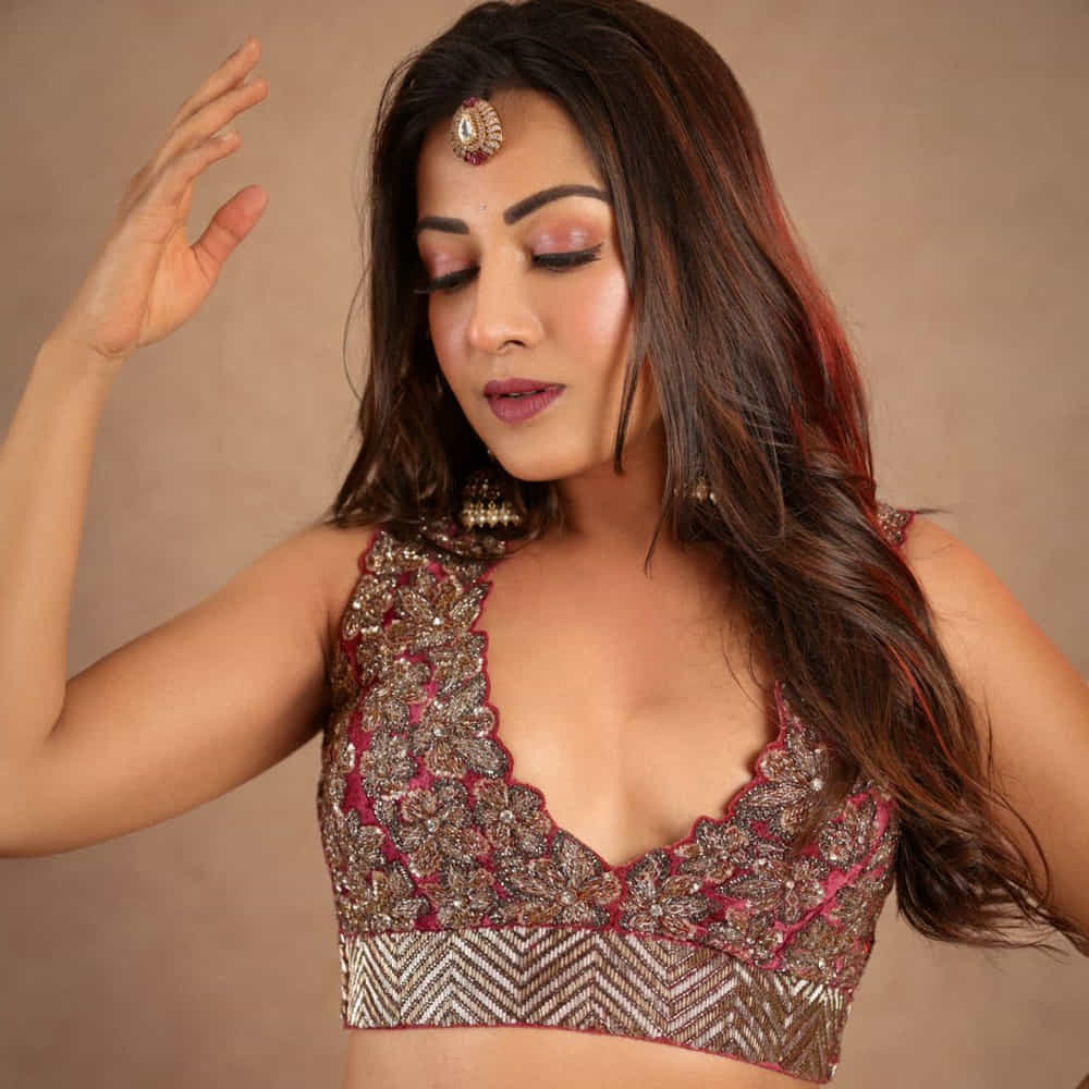 డైనమిక్ డైరెక్టర్ పూరిజగన్నాథ్ దర్శకత్వం వహించిన ఇద్దరమ్మాయిలతో సినిమాతో మంచి గుర్తింపు తెచ్చుకుంది కేథరిన్ . అంతకు ముందు చమ్మక్ చల్లో అనే సినిమాలో నటించింది.