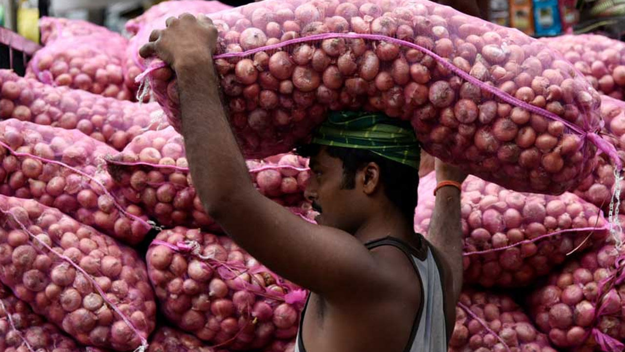 Onion Price: రానున్న రోజుల్లో ఉల్లి ధరలు పెరుగుతాయా.. తగ్గుతాయా.. కేంద్రం ఏం చెబుతోంది..?