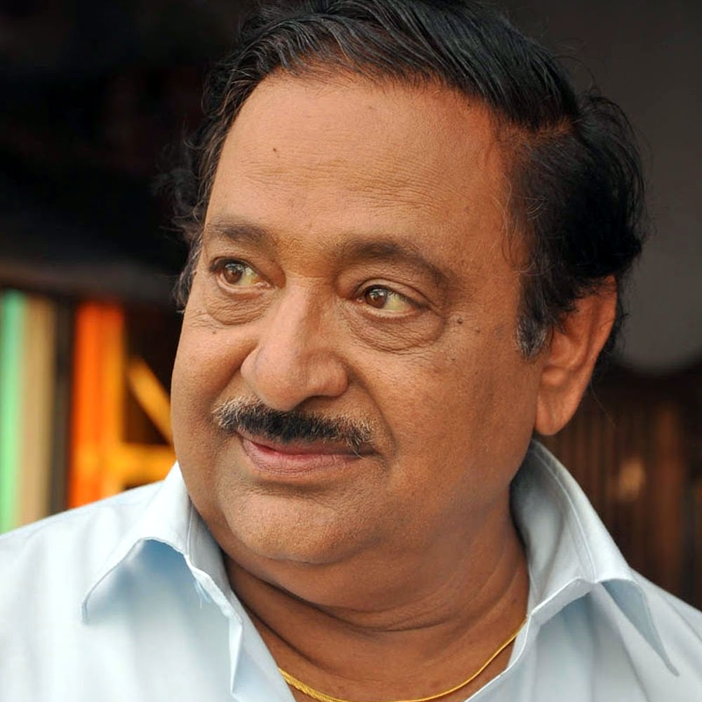 ఘన నివాళి: ఇటీవల తుది శ్వాన విడిచిన సీనియర్ నటుడు చంద్రమోహన్‌ సంస్మరణ సభ ఈ రోజు హైదరాబాద్‌ ఎఫ్ ఎన్ఎన్‌సీసీలో నిర్వహించారు. ఈ కార్యక్రమానికి పలువురు, సినీ, మీడియా ప్రముఖులు హాజరై ఆయనతో ఉన్న అనుబంధాన్ని గుర్తు చేసుకున్నారు. కొంత కాలంగా అనారోగ్యంతో బాధపడుతున్న చంద్రమోహన్‌ ఈ నెల 11న తుది శ్వాస విడిచారు.