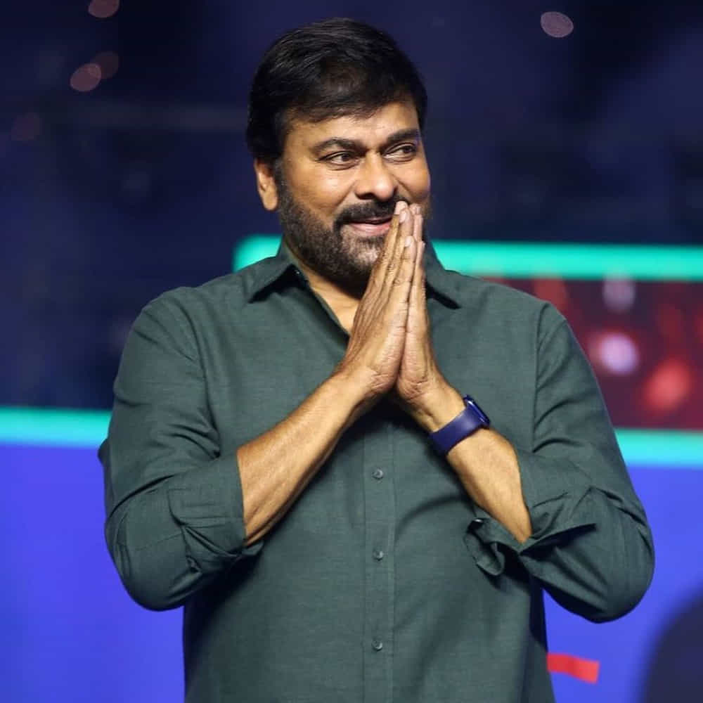 స్ట్రిప్ట్ తో పాటు లుక్స్, కాస్ట్యూమ్స్, డైలాగ్స్, స్క్రీన్ ప్లే ఇలా ప్రతీ విషయాన్ని ఒకటికి రెండు సార్లు చెక్ చేసుకుంటున్నారు. అన్ని ఓకే అనుకుంటేనే సెట్స్ మీదకు వెళ్లాలన్నది చిరు ప్లాన్. రీసెంట్గా ఫైనల్ నేరేషన్ వినిపించిన వశిష్ట, మెగాస్టార్ దగ్గర గ్రీన్ సిగ్నల్ తీసుకున్నారు. దీంతో డిసెంబర్ నుంచి షూటింగ్ స్టార్ట్ చేసేందుకు రెడీ అవుతున్నారు చిరు.