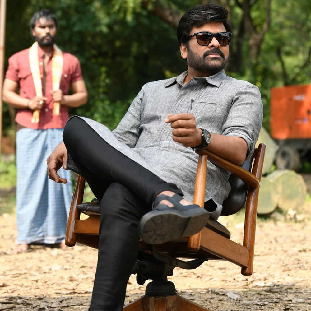 ఈ సినిమాతో మరోసారి హిస్టరీ రిపీట్ చేయాలన్నది మెగాస్టార్ ఆలోచన. బింబిసార సినిమాతో సూపర్ హిట్ అందుకున్న వశిష్ట, రెండో సినిమాతోనే చిరును డైరెక్ట్ చేసే ఛాన్స్ కొట్టేశారు. రెండో సినిమాకు కూడా తనకు బాగా కలిసొచ్చిన ఫాంటసీ కాన్సెప్ట్ నే ఎంచుకున్నారు.
