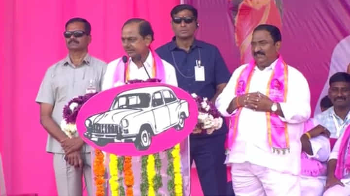 CM KCR: డబుల్ రోడ్డు వచ్చిందంటే తెలంగాణ.. సింగిల్ రోడ్డు వచ్చిందంటే ఆంధ్ర CM KCR: డబుల్ రోడ్డు వచ్చిందంటే తెలంగాణ.. సింగిల్ రోడ్డు వచ్చిందంటే ఆంధ్ర