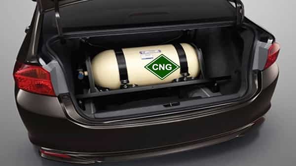 CNG Car Maintenance: అధిక మైలేజీ రావాలంటే ఈ టిప్స్ పాటించండి.. CNG కారు ఓనర్లకు ప్రత్యేక టిప్స్..