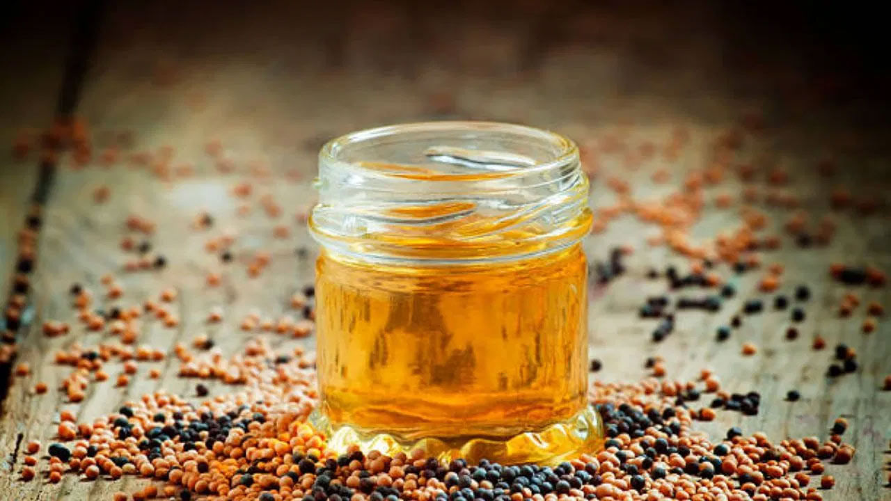 నువ్వుల నూనె కూడా ఆరోగ్యానికి మంచిది. ఈ నూనె చెడు కొవ్వును కరిగించడంలో సహాయపడుతుంది. అయితే నువ్వుల నూనెను ఎక్కువ పరిమాణంలో వాడకూడదు. ఆవనూనెలో వంట చేయడం భారతీయులకు తమ పూర్తికుల కాలం నుంచి అలవాటు. ఈ నూనెలో సంతృప్త కొవ్వు అధికంగా ఉంటుంది. ఇది గుండెను ఆరోగ్యంగా ఉంచడంలో సహాయపడుతుంది. ఆవాల నూనె  జీవక్రియ వ్యాధుల ప్రమాదాన్ని తగ్గిస్తుందని అధ్యయనాలు చెబుతున్నాయి. కాబట్టి ఆవనూనె సందేహం లేకుండా తినవచ్చు.