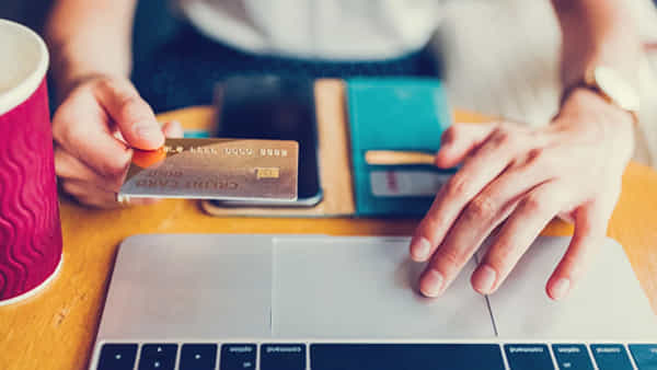Credit Card Balance Transfer: బ్యాలెన్స్ ట్రాన్స్ఫర్తో లాభమా? నష్టమా? క్రెడిట్ కార్డులో ఈ ఆప్షన్ ప్రయోజనం ఏంటి?