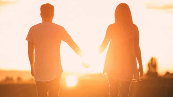 Viral: టీచర్ రూపంలో కామపిశాచి.. స్టూడెంట్కు మద్యం, గంజాయి ఇచ్చి మరీ..