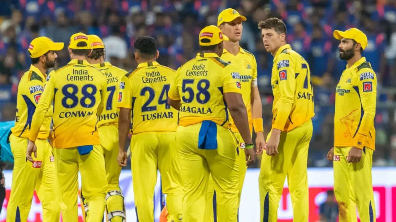 చెన్నై రిటైన్ చేసిన ఆటగాళ్లు: ఎంఎస్ ధోనీ, రవీంద్ర జడేజా, డెవాన్ కాన్వే, రుతురాజ్ గైక్వాడ్, మొయిన్ అలీ, శివమ్ దూబే, రాజవర్ధన్ హంగర్‌గేకర్, మిచెల్ సాంట్నర్, దీపక్ చాహర్, తుషార్ దేశ్‌పాండే, మతిష్ పతిరనా, సిమర్‌జీత్ సింగ్, ప్రశాంత్ తీక్షన్, ఎ మహేశ్, తీక్షన్ సోలంకి, షేక్ రషీద్, నిశాంత్ సింధు, అజయ్ మండల్.