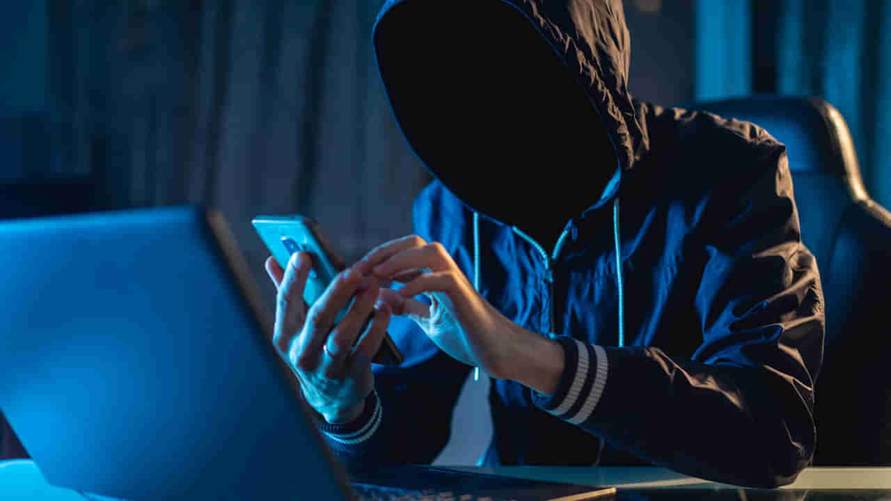 Cyber Crime: కొరియర్ పేరుతో నిండా ముంచేశారు.. ఒక్క ఫోన్ కాల్‌తో కోటి 52 లక్షలు మాయం చేసిన సైబర్ నేరగాళ్లు..