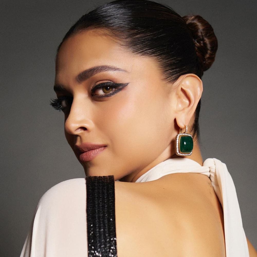 హీరోలు ఒక సినిమా తర్వాత ఇంకో సినిమా చేస్తుంటారు. కానీ హీరోయిన్లు అలా కాదు. ఒకే సమయంలో మల్టిపుల్ ప్రాజెక్టులను ఓకే చేసేస్తుంటారు. కాల్షీట్లు అటూ ఇటూ సర్దుతూ, ఏక సమయంలో పలు ప్రాజెక్టులను పూర్తి చేస్తారు. ఇప్పుడు దీపిక పదుకోన్ కూడా ఓ బిగ్ ప్రాజెక్టును కంప్లీట్ చేసేశారు.