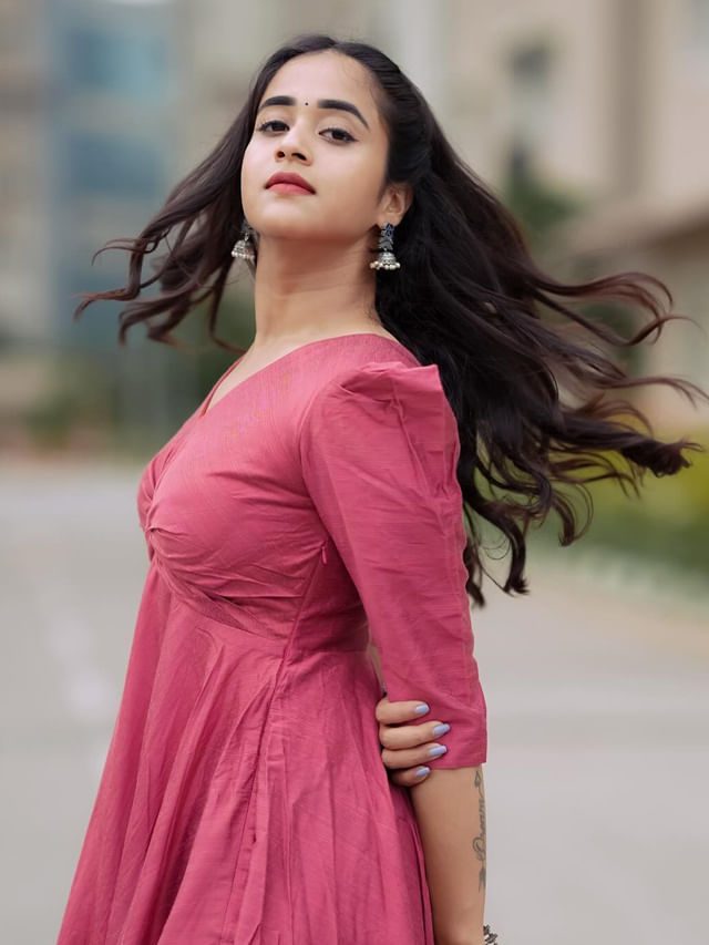 చీరకట్టులో దీప్తి సునైనా క్యూట్ ఫోటోస్ చూస్తే ఫిదా అవ్వాల్సిందే – TV9 ...