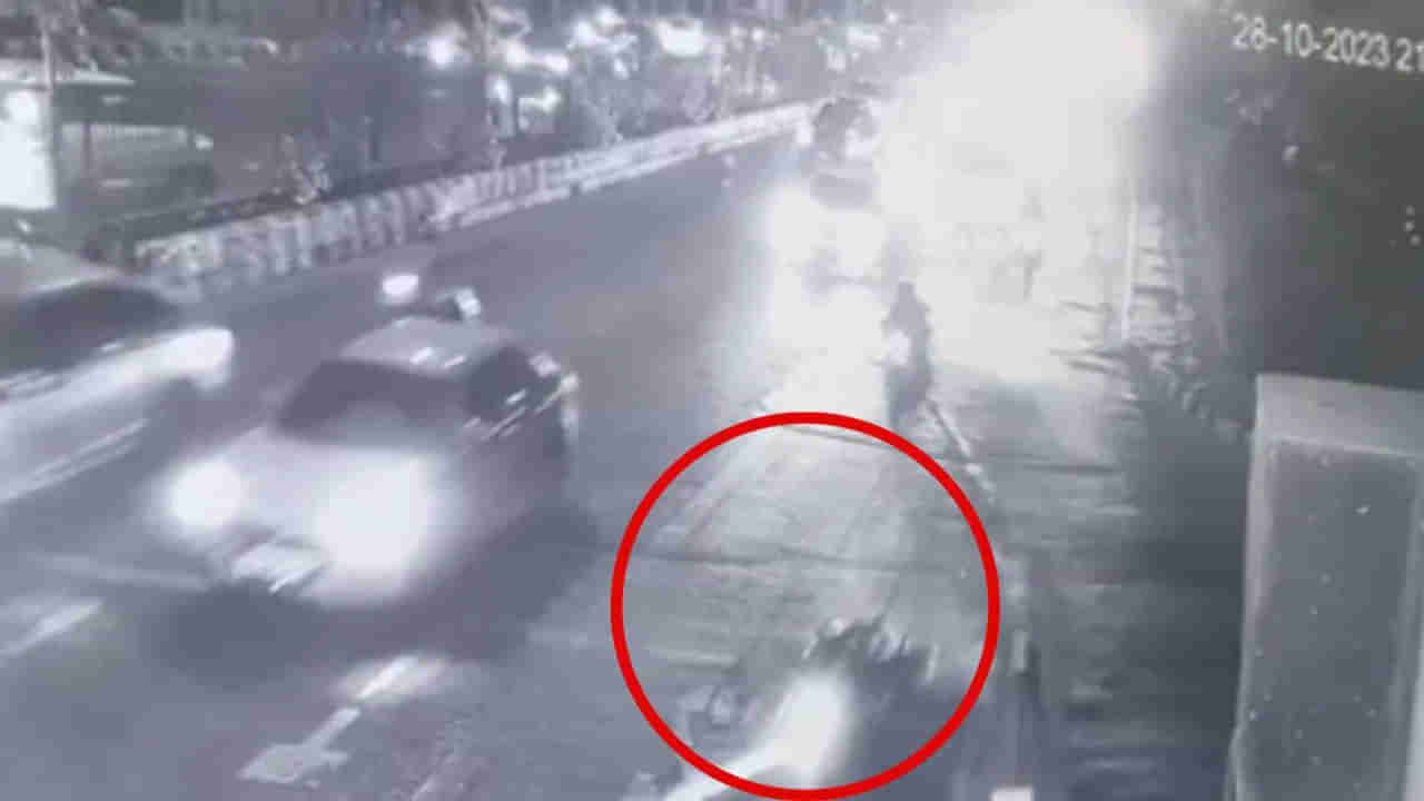 CCTV Video: దేశ రాజధానిలో మానవత్వం మంట కలిసింది.. నడిరోడ్డుపై అమానుష ఘటన