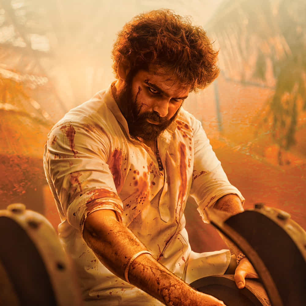 వరస ఫెయిల్యూర్స్తో రేసులో బాగా వెనకబడిపోయారు రామ్. ఒకదాన్ని మించి మరో సినిమా షాక్ ఇస్తున్నాయి ఈయనకు. ముందు లింగుసామి ది వారియర్.. మొన్న స్కంద.. రెండింటిపై భారీ అంచనాలున్నాయి. కానీ ఏదీ ఎక్స్పెక్టేషన్స్ రీచ్ కాలేదు. బోయపాటి మేనియాతో పాన్ ఇండియన్ హీరో అయిపోదాం అనుకున్నా.. స్కంద ఆ కలలు తీర్చలేదు. దాంతో ఆశలన్నీ డబుల్ ఇస్మార్ట్పైనే ఉన్నాయిప్పుడు.